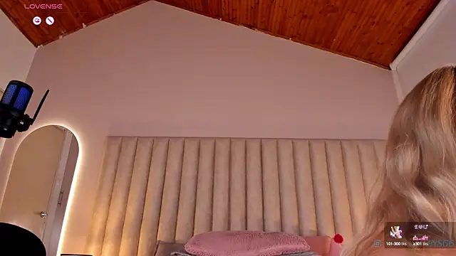 Maia Collins online show from September 15, 8:38 pm