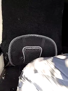 Snapshot of Leeeezzzz_roy chatting on September 28, 8:58 pm Leeeezzzz roy online show from September 28, 8:58 pm