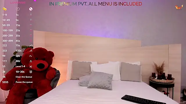 Snapshot of FoxxyClarise chatting on October 8, 5:39 pm FoxxyClarise online show from October 8, 5:39 pm