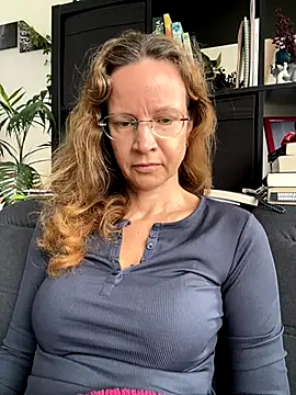 Snapshot of AnnikaRose chatting on October 6, 9:37 am AnnikaRose online show from October 6, 9:37 am