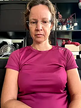 Snapshot of AnnikaRose chatting on October 2, 6:29 am AnnikaRose online show from October 2, 6:29 am
