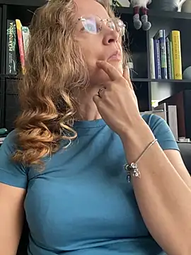 Snapshot of AnnikaRose chatting on October 1, 6:18 am AnnikaRose online show from October 1, 6:18 am