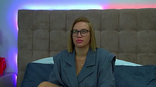 Snapshot of MariaNeumann chatting on September 24, 6:34 am MariaNeumann online show from September 24, 6:34 am