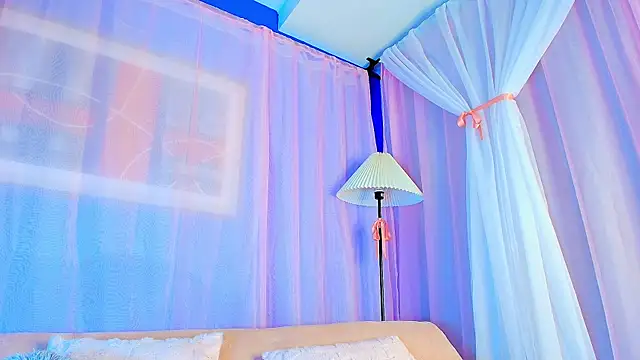 liccy hall online show from April 15, 11:44 am