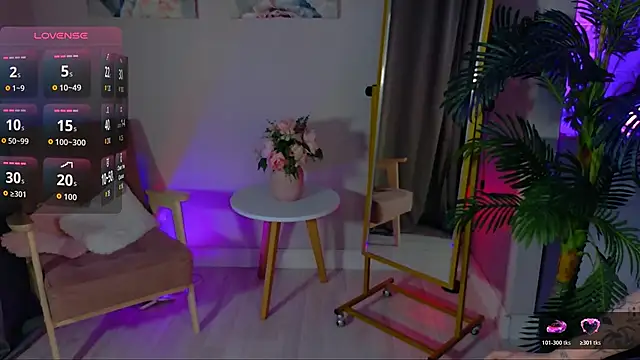 Cassie xKiss online show from June 30, 8:30 pm
