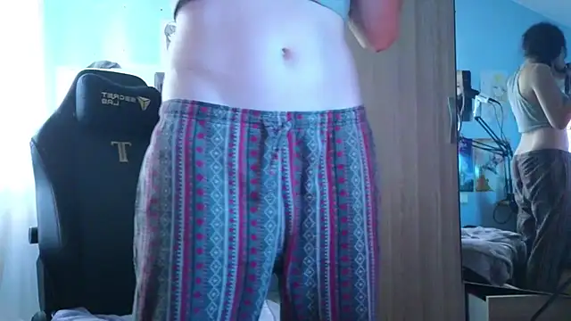 Snapshot of MemiKouki chatting on September 14, 5:00 pm MemiKouki online show from September 14, 5:00 pm