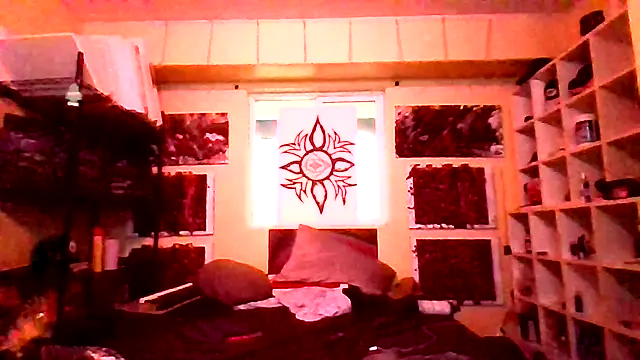 Snapshot of Mic_Oxinner chatting on December 18, 8:02 pm Mic Oxinner online show from December 18, 8:02 pm