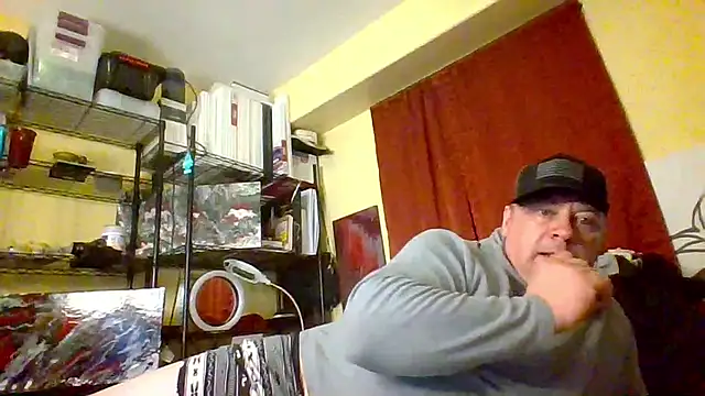 Snapshot of Mic_Oxinner chatting on October 29, 12:53 pm Mic Oxinner online show from October 29, 12:53 pm