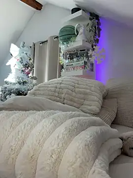 JezzyHill online show from December 15, 11:37 am