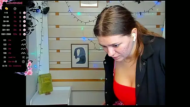 Josephine Kiss online show from May 21, 2:15 pm