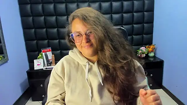 SaraThomso online show from January 9, 3:05 pm