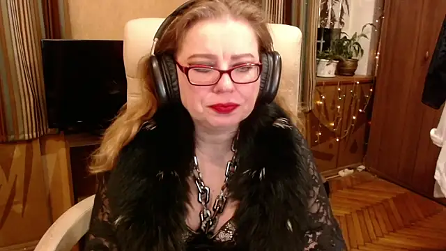 Miss Tress online show from April 2, 8:06 pm