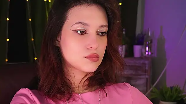 LolaLemona online show from March 11, 10:30 am