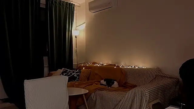 amber quell here online show from February 16, 5:35 pm