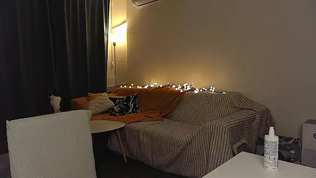 amber quell here online show from April 16, 4:17 pm