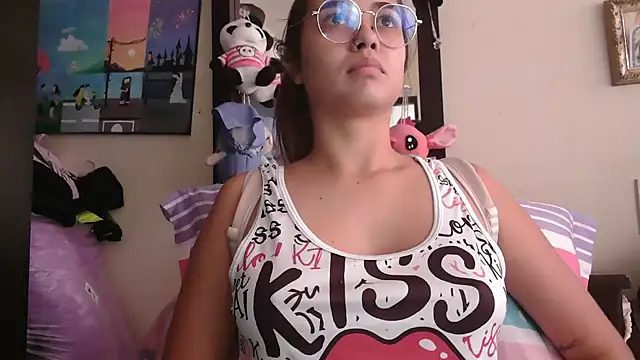 trianabell online show from March 7, 5:53 pm