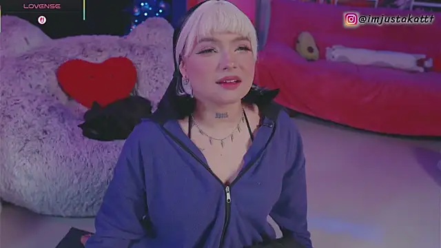 sensualkattt online show from December 14, 3:40 pm