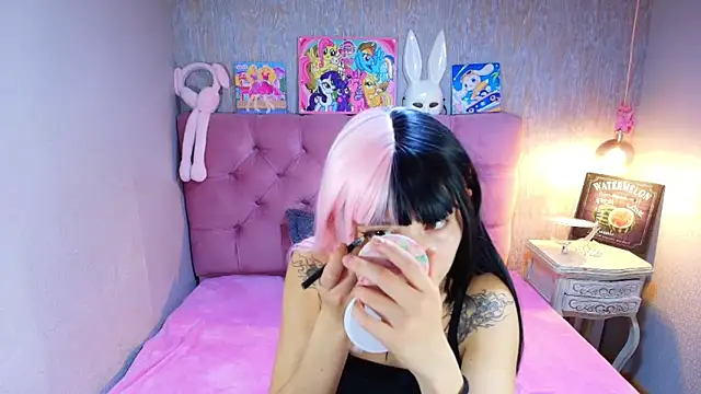 charlottemoonxz online show from March 18, 7:19 pm