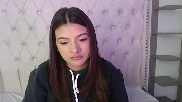 Snapshot of Abril_Squirt chatting on September 18, 7:07 am Abril Squirt online show from September 18, 7:07 am
