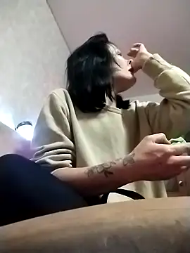 Tracey Izzy online show from October 22, 8:14 pm