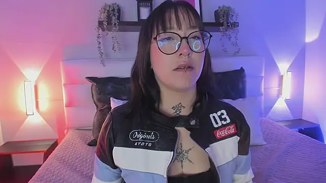 sofi bakerr online show from April 16, 11:32 am