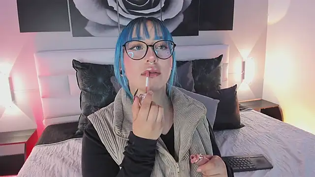 sofi bakerr online show from December 4, 12:18 pm