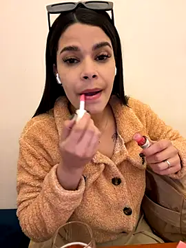 Snapshot of Leah_Honey26 chatting on October 9, 10:03 pm Leah Honey26 online show from October 9, 10:03 pm