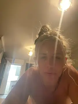 Blonde-bimbo online show from May 30, 9:22 pm