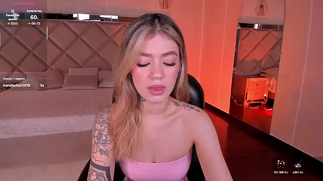 ViolettHansson online show from November 23, 5:14 pm