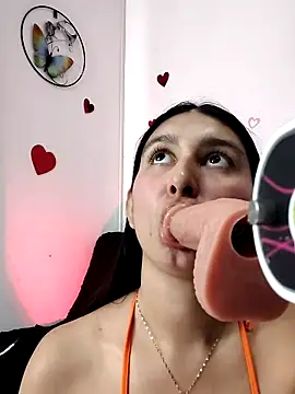 Alyson0001 online show from February 18, 8:52 pm