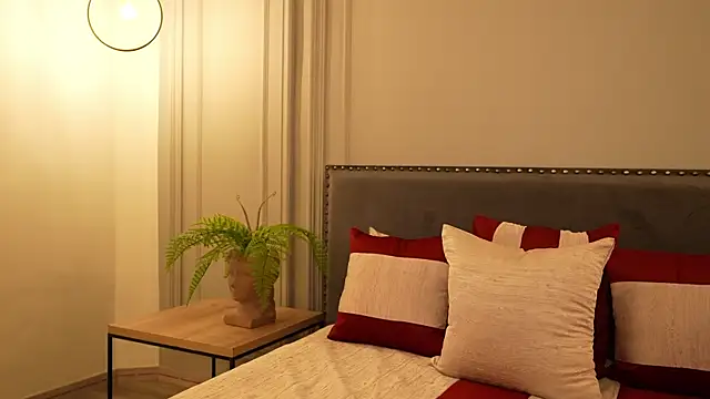 IrisBaker online show from October 23, 9:32 pm