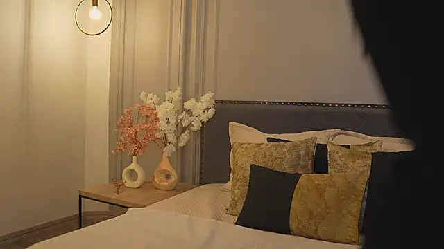 IrisBaker online show from March 7, 11:01 pm