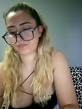 Snapshot of __DURU__ chatting on October 2, 3:44 am   DURU   online show from October 2, 3:44 am