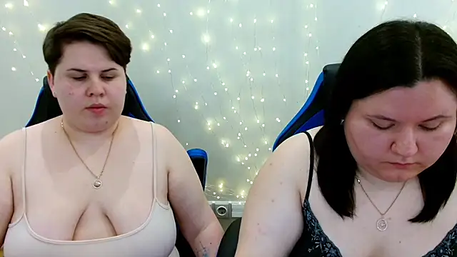 BeckyAndHellen online show from May 28, 10:24 am