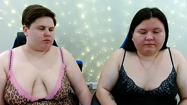 BeckyAndHellen online show from July 20, 11:23 am