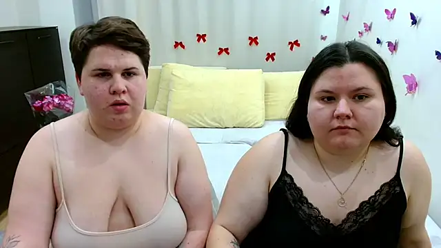 Snapshot of BeckyAndHellen chatting on October 11, 8:33 pm BeckyAndHellen online show from October 11, 8:33 pm