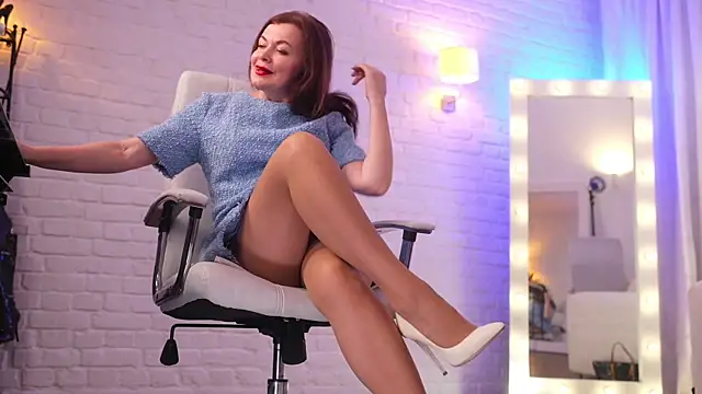 Nylon Legs online show from January 18, 10:06 pm