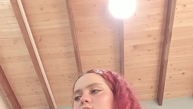 Twwiiggy online show from October 3, 8:36 pm