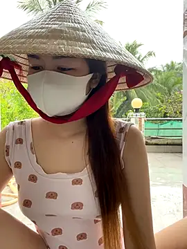 BabyThree  online show from November 20, 9:10 am