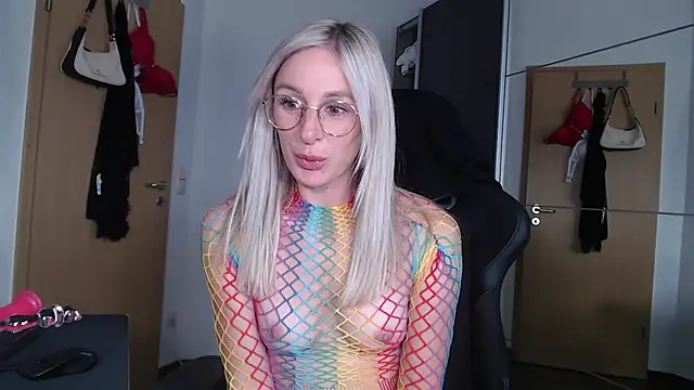 Liana Lou online show from September 13, 3:53 pm