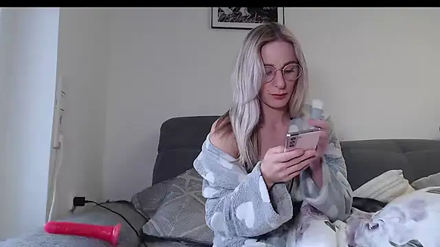 Liana Lou online show from March 1, 4:07 pm