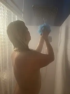 allissonw13 online show from December 2, 2:13 am