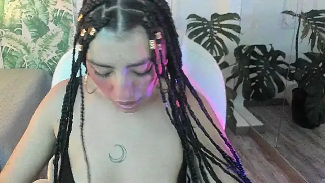 cute hollywood online show from December 16, 10:26 pm