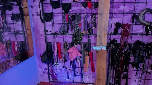 alexia aitanaa  online show from February 15, 4:06 pm