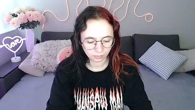 Mini Diva online show from November 26, 9:21 am