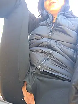 lovewildguy1 online show from April 15, 7:09 am