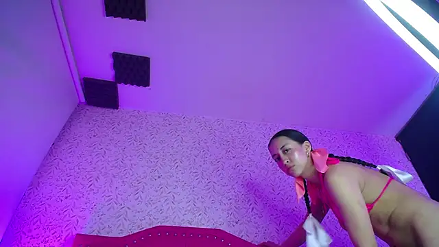 luly pink online show from November 22, 4:26 am