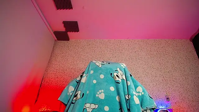 luly pink online show from May 5, 3:31 am