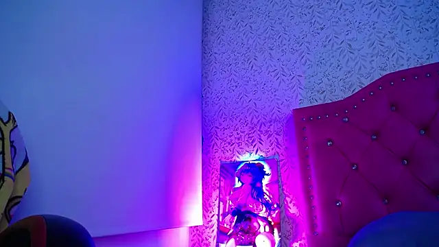 luly pink online show from November 26, 4:35 am