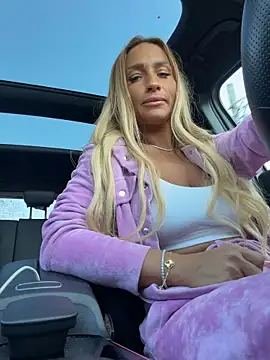 LovingBlondie online show from December 19, 9:45 am